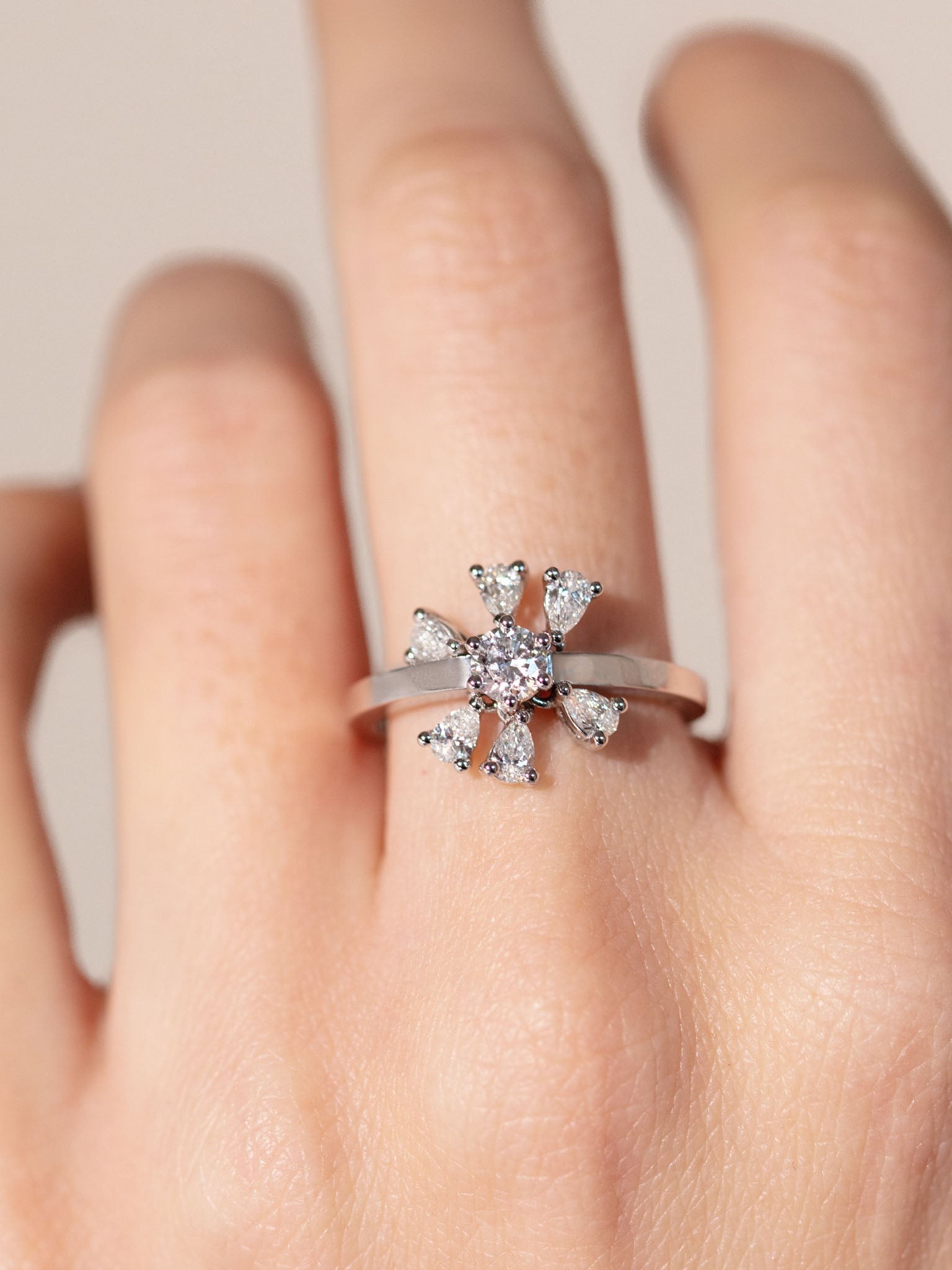 Dancing Diamonds daisy ring